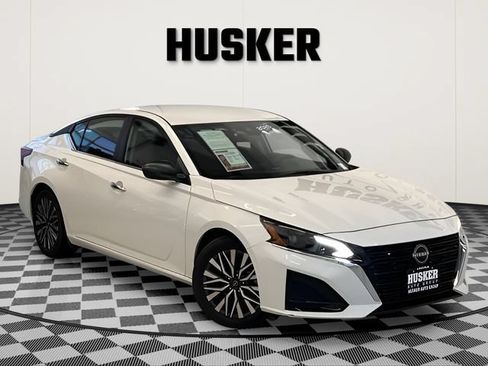 Used 2025 Nissan Altima 2.5 SV FWD image 1
