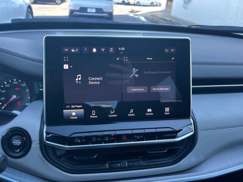 Used 2025 Jeep Compass Limited image 17