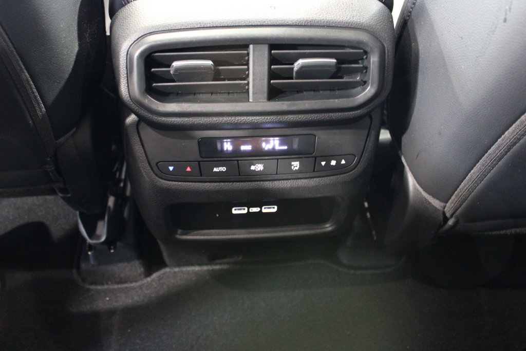 Used 2023 Honda Pilot Touring image 13