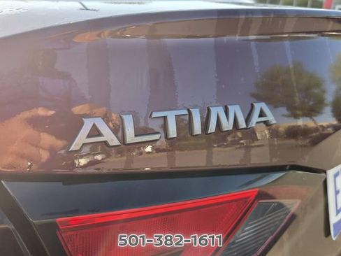 Used 2025 Nissan Altima 2.5 SV FWD image 13