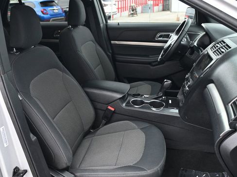 Used 2019 Ford Explorer XLT w/ Equipment Group 201A FWD image 17