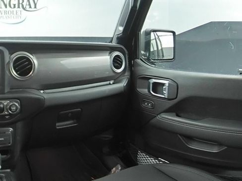 Used 2021 Jeep Wrangler Unlimited Sahara AWD/4WD image 15