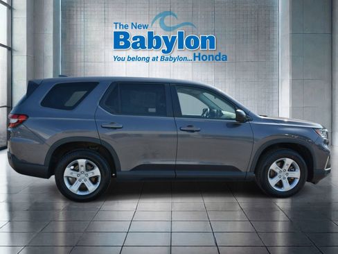Used 2023 Honda Pilot LX image 5
