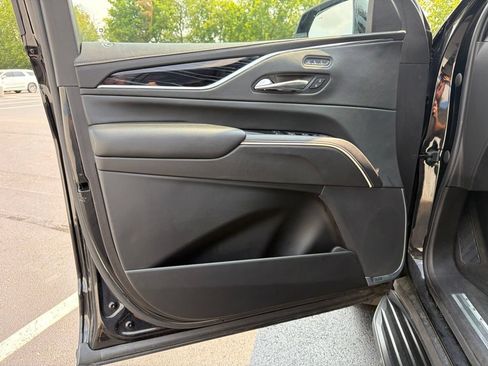 Used 2022 Cadillac Escalade ESV Sport AWD/4WD image 18