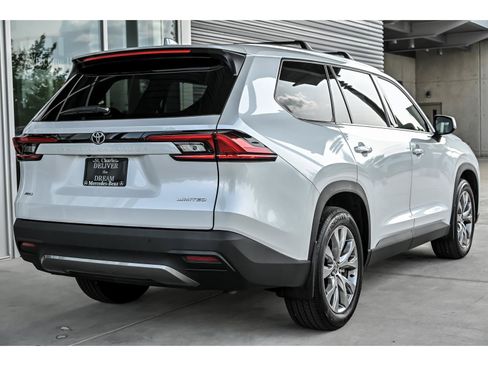 Used 2024 Toyota Grand Highlander AWD image 8