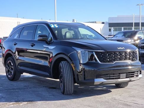 Used 2025 Kia Sorento S w/ Panoramic Sunroof Package image 18