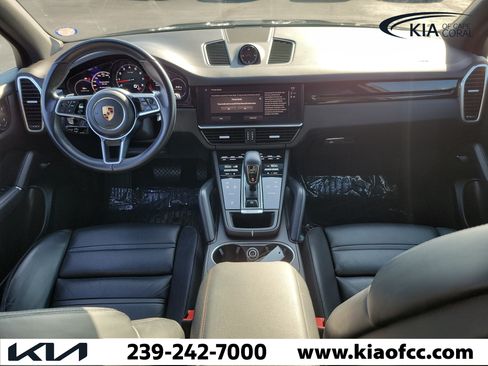 Used 2023 Porsche Cayenne AWD/4WD image 16