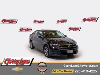 Used 2024 Volkswagen Jetta SE image 1