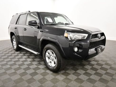 Used 2019 Toyota 4Runner SR5 AWD/4WD image 10