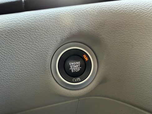 Used 2024 Chrysler Pacifica Touring-L FWD image 26