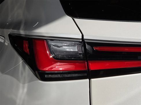 Certified 2025 Lexus NX 250 FWD w/ Accessory Package (Z1) image 9