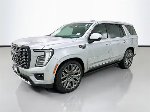 Used 2025 GMC Yukon Denali Ultimate image 3