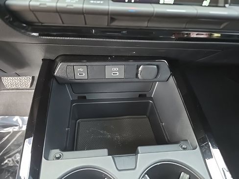 Used 2026 Toyota Prius Plug-In Hybrid image 30