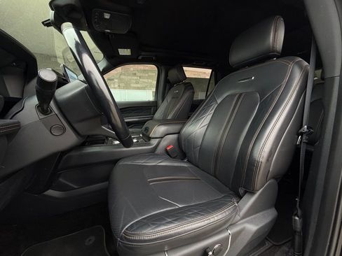 Used 2022 Ford Expedition Platinum image 6