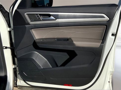 Used 2022 Volkswagen Atlas SEL Premium image 23