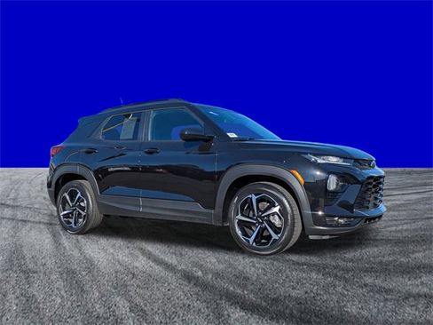 Used 2023 Chevrolet TrailBlazer RS w/ Sun and Liftgate Package image 2