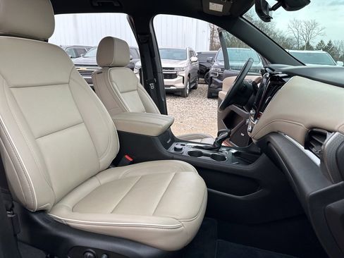 Used 2023 Chevrolet Traverse Premier image 28