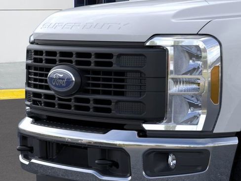 New 2026 Ford F250 XL w/ XL Chrome Package image 17