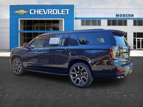 New 2026 Chevrolet Suburban RST w/ RST Capability Package AWD/4WD image 3