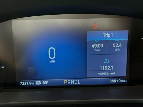 Used 2025 Ford Escape SE w/ Class II Trailer Tow Package image 41