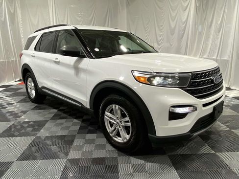 Used 2022 Ford Explorer XLT w/ Equipment Group 202A AWD/4WD image 5