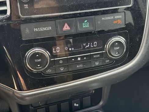 Used 2018 Mitsubishi Outlander ES AWD/4WD image 22