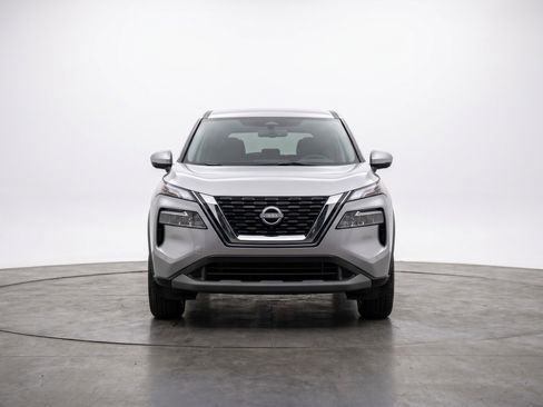 Used 2025 Nissan Rogue SV FWD image 2
