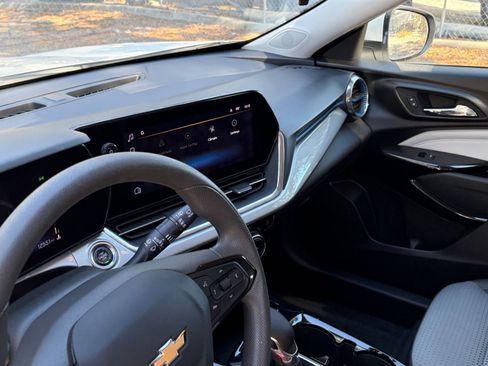 Used 2025 Chevrolet Trax LT image 29