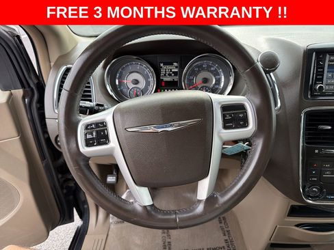 Used 2014 Chrysler Town & Country Touring image 15