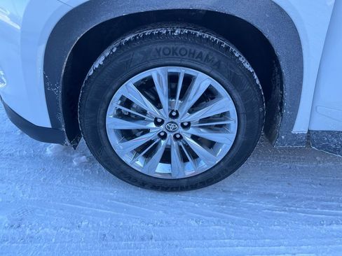 Certified 2025 Toyota Grand Highlander Platinum image 26