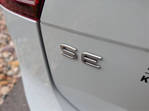 Certified 2023 Volkswagen Tiguan SE w/ Panoramic Sunroof Package FWD image 19