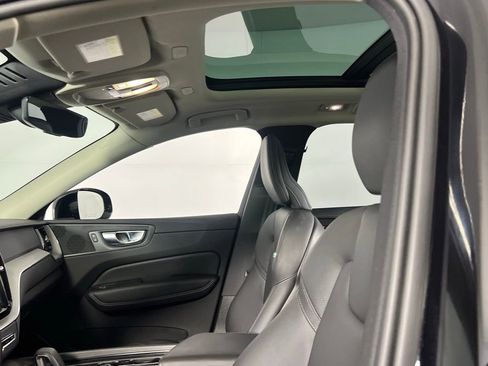 Used 2025 Volvo XC60 B5 Plus image 22