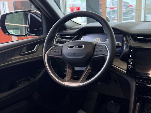 New 2026 Jeep Grand Cherokee Limited w/ Luxury Tech Group II AWD/4WD image 25