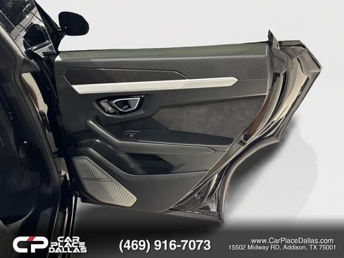 Used 2021 Lamborghini Urus AWD/4WD image 31