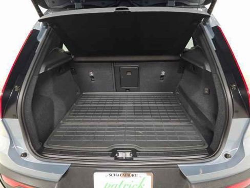 Used 2020 Volvo XC40 T5 Momentum w/ Protection Package Premier image 9