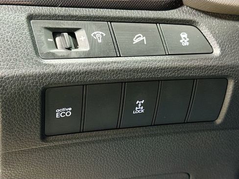 Used 2016 Hyundai Santa Fe SE image 12