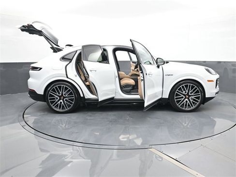 New 2026 Porsche Cayenne E-Hybrid Coupe image 33