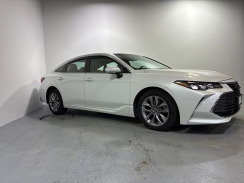 Used 2020 Toyota Avalon XLE image 4