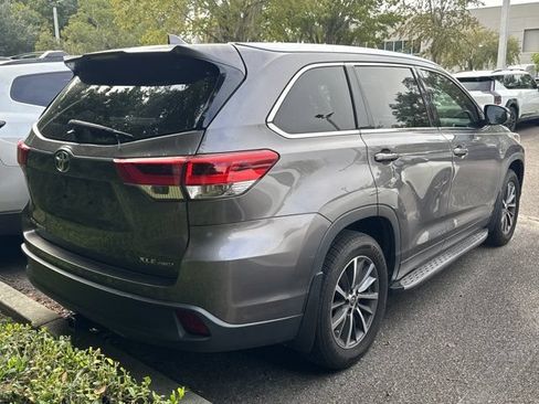 Used 2019 Toyota Highlander XLE AWD/4WD image 6