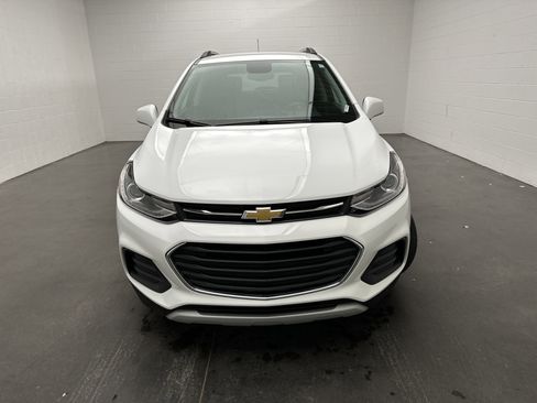 Used 2022 Chevrolet Trax LT w/ LT Convenience Package image 3