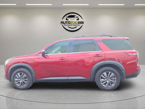 Used 2022 Nissan Pathfinder SV image 4