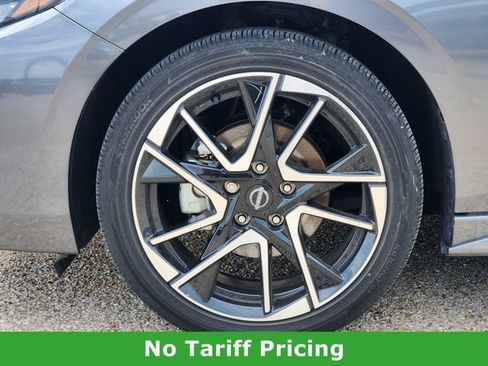 Used 2025 Nissan Sentra SR FWD image 7