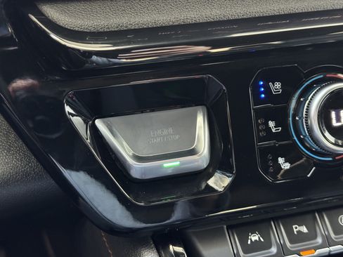 Certified 2025 GMC Sierra 1500 AT4 AWD/4WD image 32