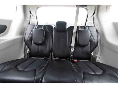 Used 2024 Chrysler Pacifica Touring-L FWD image 15