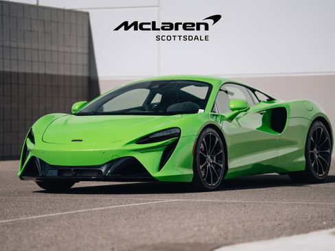 Used 2025 McLaren Artura image 3