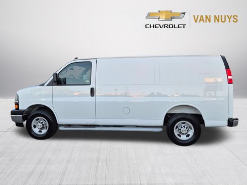 Used 2025 Chevrolet Express 2500 w/ Driver Convenience Package RWD image 8