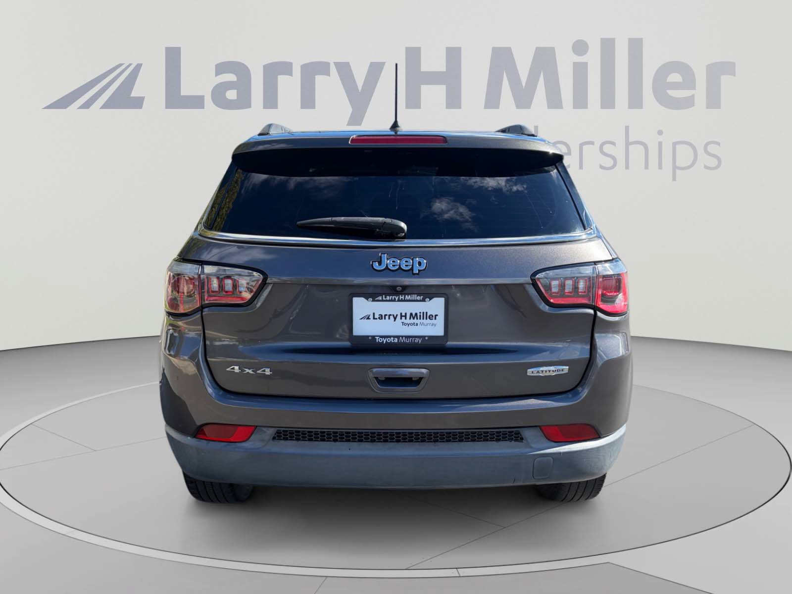 Used 2018 Jeep Compass Latitude AWD/4WD image 4