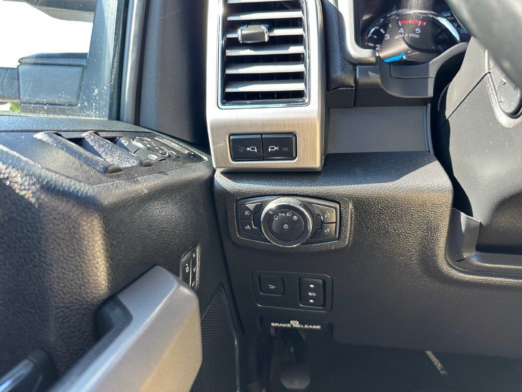 Used 2021 Ford F350 Platinum w/ Tremor Off-Road Package AWD/4WD image 19