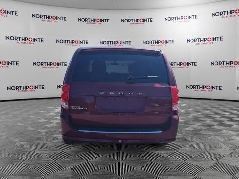 Used 2018 Dodge Grand Caravan SE FWD image 5