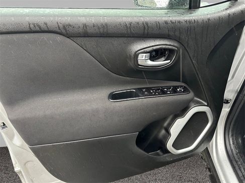 Used 2021 Jeep Renegade Sport image 16